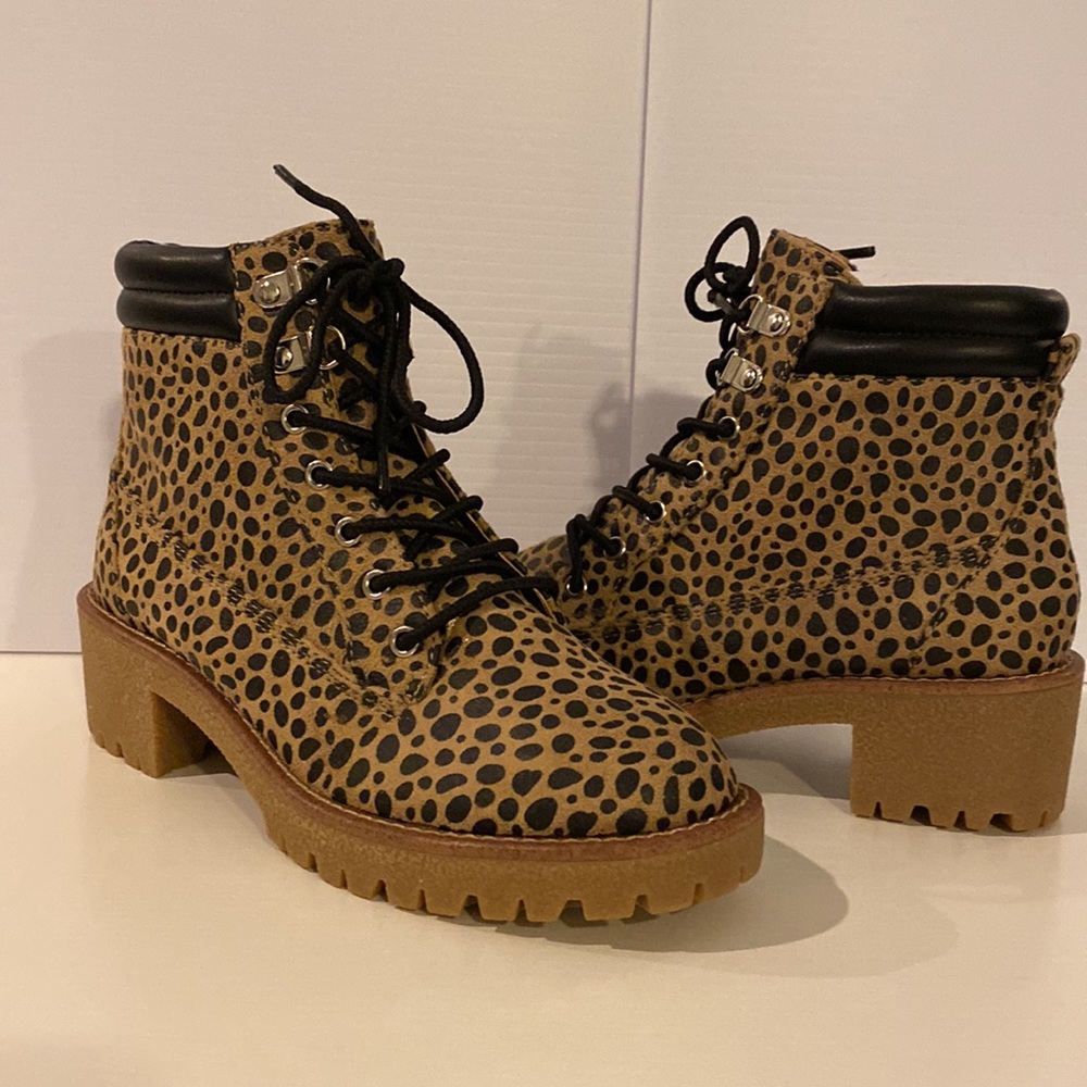 SO Kohl’s’s brand Leopard print high top boots size 6